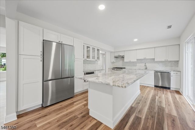 17 Londonderry Dr, Raritan Twp., NJ 08822