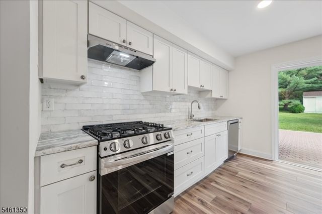 17 Londonderry Dr, Raritan Twp., NJ 08822