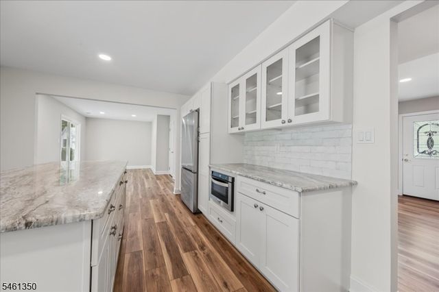 17 Londonderry Dr, Raritan Twp., NJ 08822