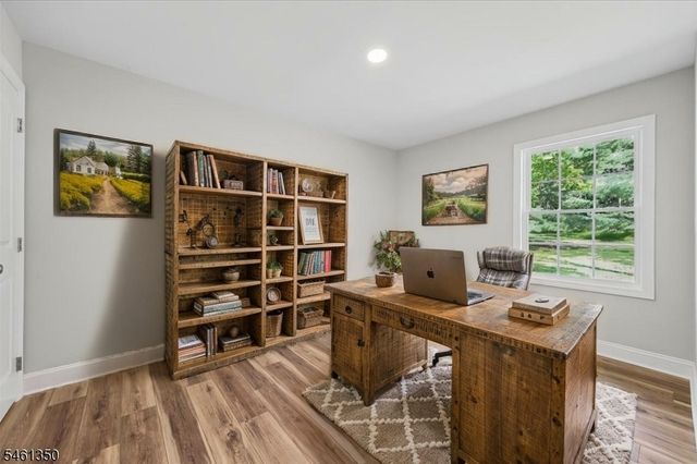 17 Londonderry Dr, Raritan Twp., NJ 08822