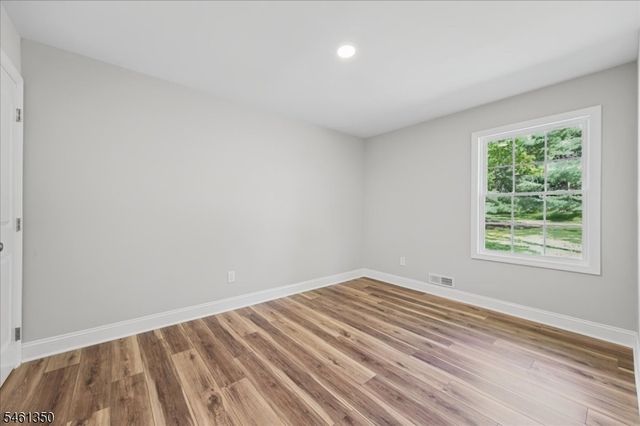 17 Londonderry Dr, Raritan Twp., NJ 08822