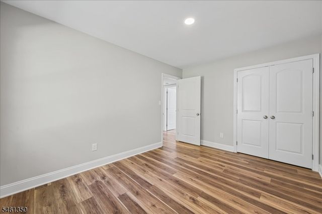 17 Londonderry Dr, Raritan Twp., NJ 08822