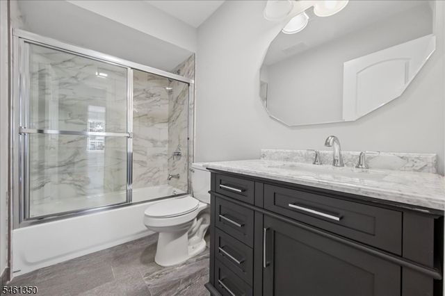 17 Londonderry Dr, Raritan Twp., NJ 08822