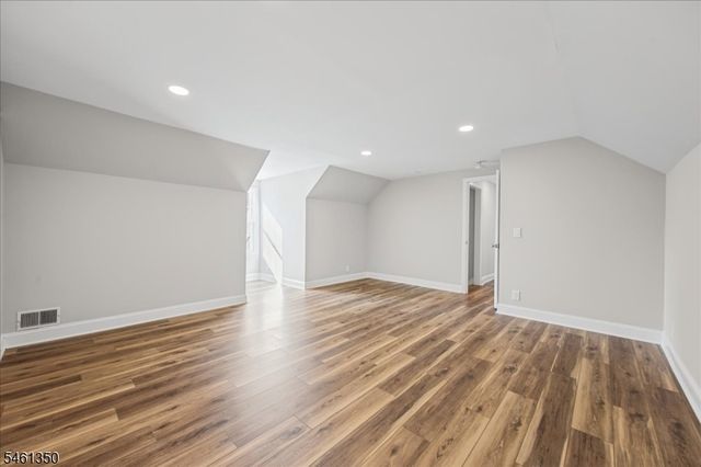 17 Londonderry Dr, Raritan Twp., NJ 08822