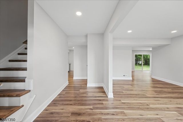 17 Londonderry Dr, Raritan Twp., NJ 08822