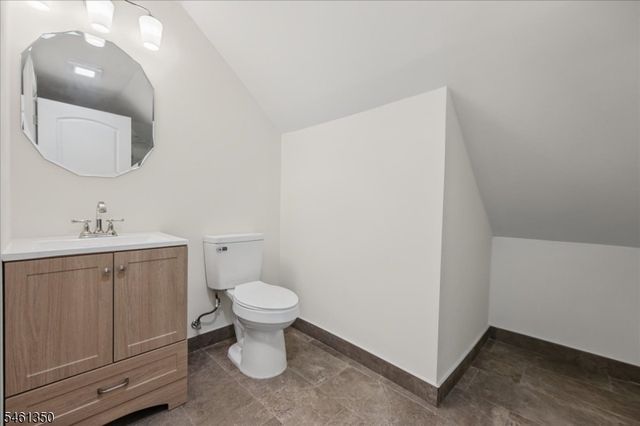 17 Londonderry Dr, Raritan Twp., NJ 08822