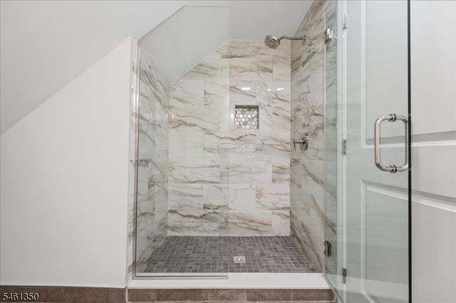 17 Londonderry Dr, Raritan Twp., NJ 08822