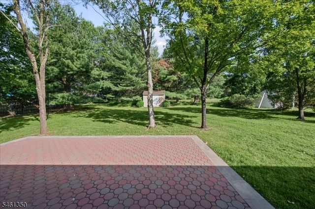 17 Londonderry Dr, Raritan Twp., NJ 08822