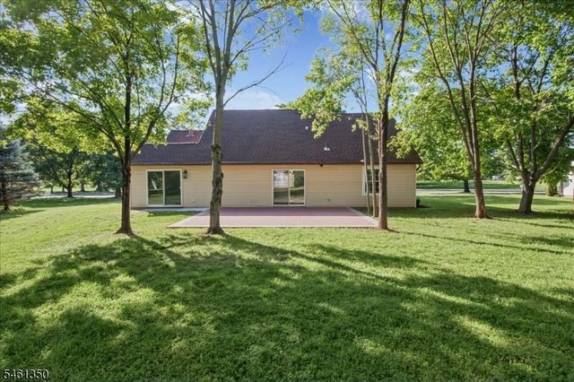 17 Londonderry Dr, Raritan Twp., NJ 08822