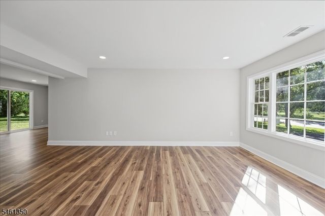 17 Londonderry Dr, Raritan Twp., NJ 08822