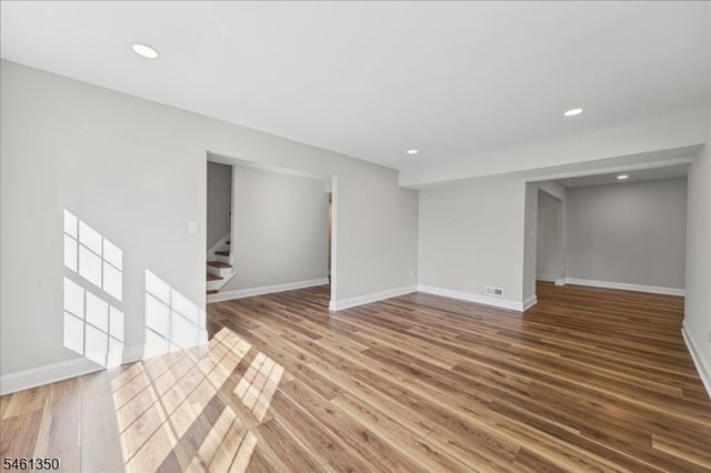 17 Londonderry Dr, Raritan Twp., NJ 08822