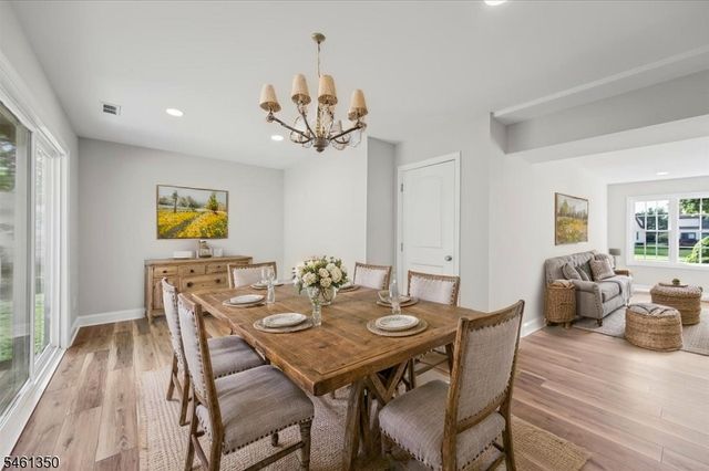 17 Londonderry Dr, Raritan Twp., NJ 08822