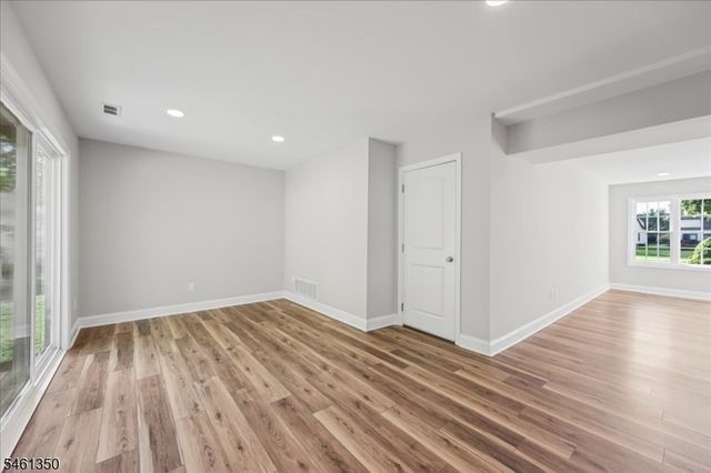 17 Londonderry Dr, Raritan Twp., NJ 08822