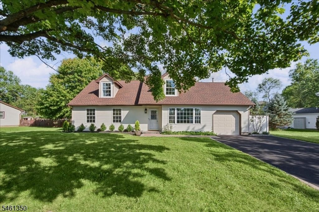 17 Londonderry Dr, Raritan Twp., NJ 08822