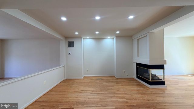 9407 VAN ARSDALE DR, Vienna, VA 22181