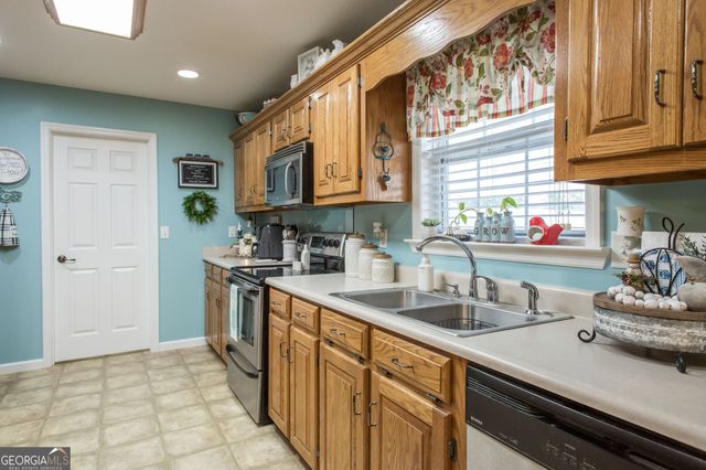 4331 Knotty Pine Lane, Waycross, GA 31503