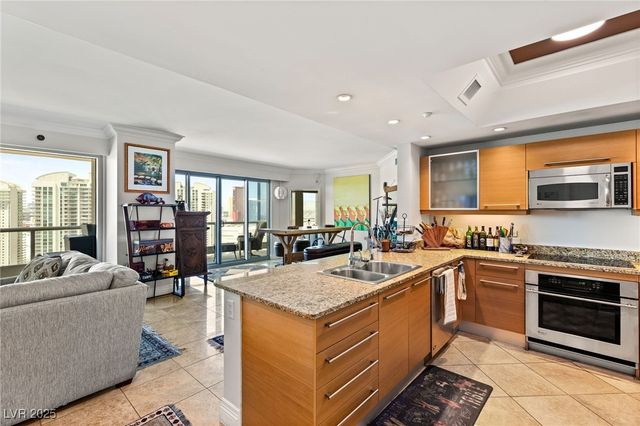 222 Karen Avenue 3305, Las Vegas, NV 89109