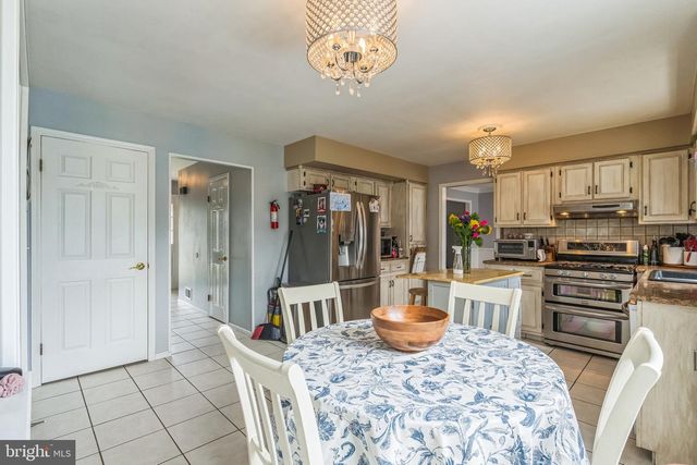 12 PLEASANT VIEW DR, Burlington, NJ 08016