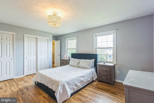 12 PLEASANT VIEW DR, Burlington, NJ 08016