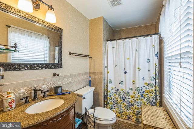 12 PLEASANT VIEW DR, Burlington, NJ 08016