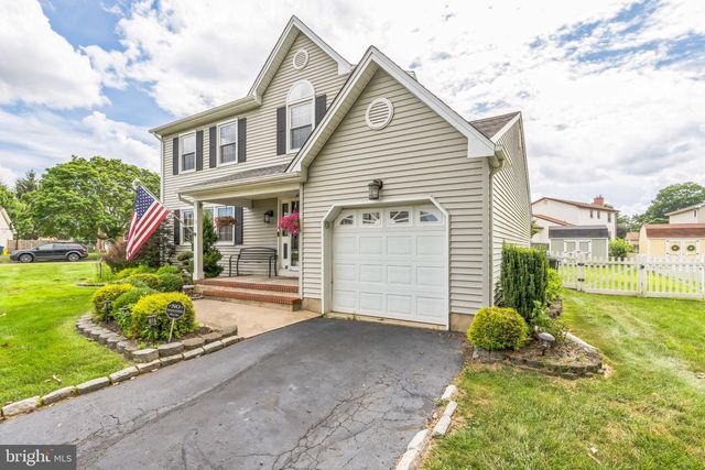 12 PLEASANT VIEW DR, Burlington, NJ 08016