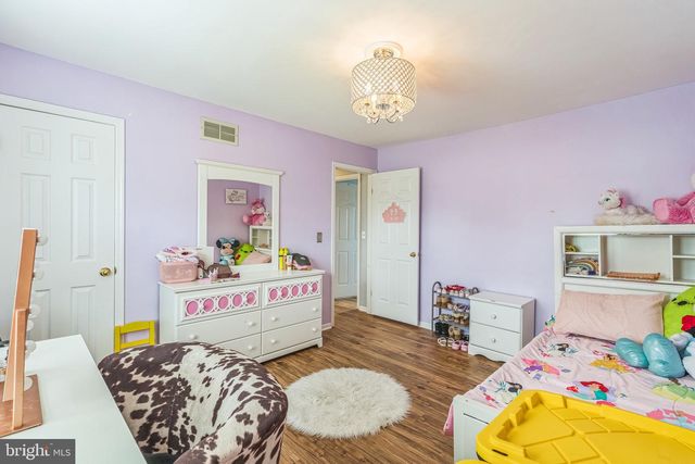 12 PLEASANT VIEW DR, Burlington, NJ 08016