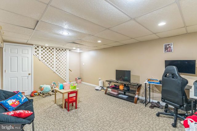 12 PLEASANT VIEW DR, Burlington, NJ 08016