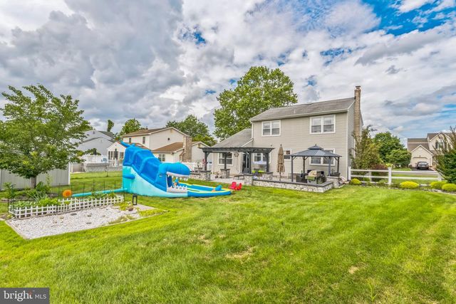 12 PLEASANT VIEW DR, Burlington, NJ 08016