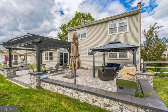 12 PLEASANT VIEW DR, Burlington, NJ 08016