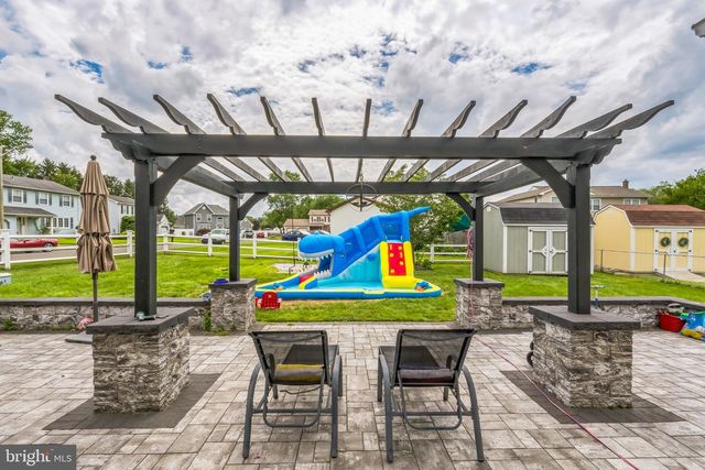 12 PLEASANT VIEW DR, Burlington, NJ 08016