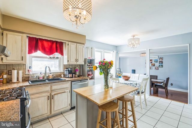 12 PLEASANT VIEW DR, Burlington, NJ 08016