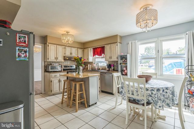 12 PLEASANT VIEW DR, Burlington, NJ 08016