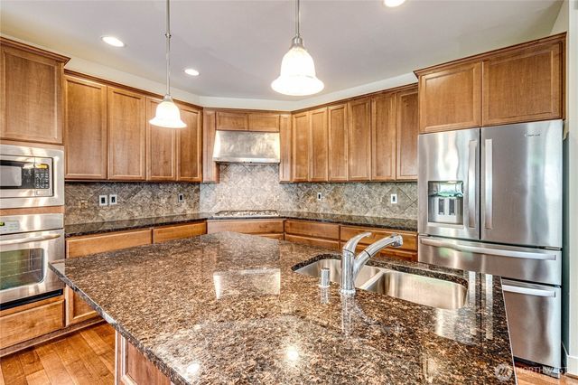 21914 78th Place W, Edmonds, WA 98026