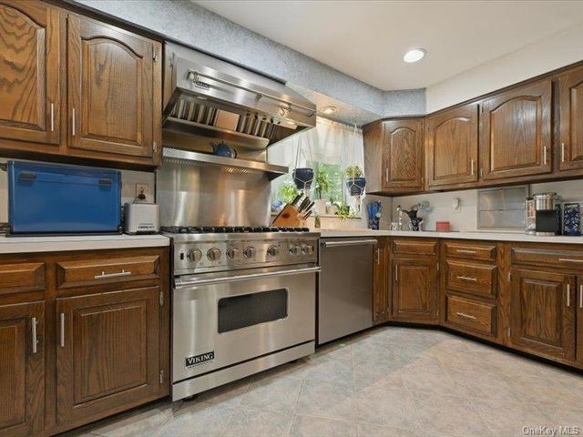 955 Bruce Drive, Wantagh, NY 11793