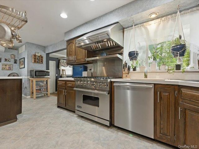 955 Bruce Drive, Wantagh, NY 11793