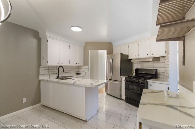 11085 Busch Avenue, Warren, MI 48089