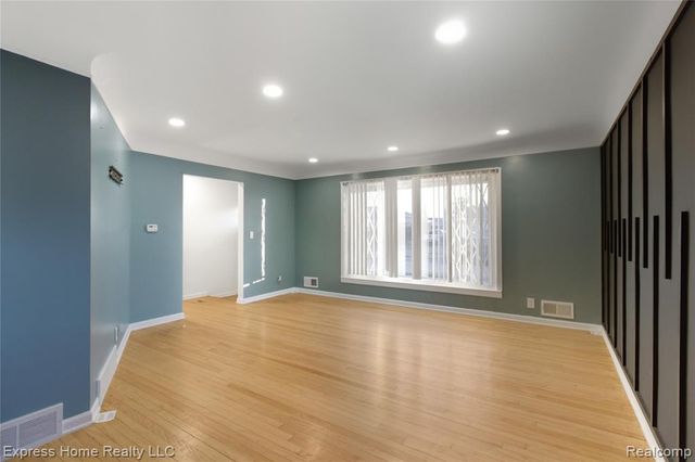 11085 Busch Avenue, Warren, MI 48089