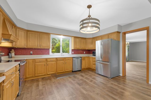 13513 Colfax Avenue S, Burnsville, MN 55337