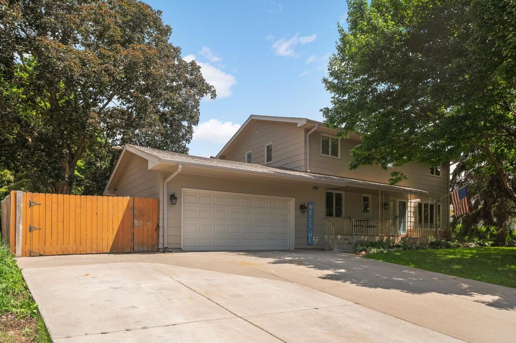 13513 Colfax Avenue S, Burnsville, MN 55337