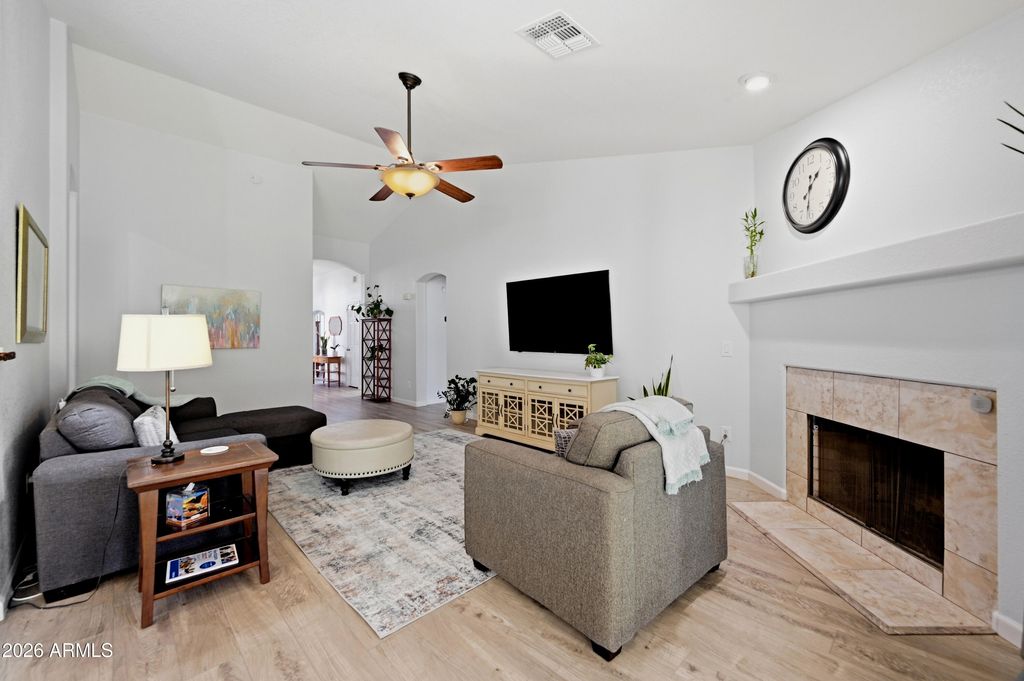 762 S BAHAMA Drive, Gilbert, AZ 85296 — photo 4