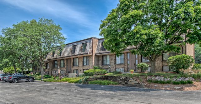 1721 Northfield Square E, Northfield, IL 60093