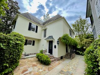 3 1/2 St Michaels Alley, Charleston, SC 29401