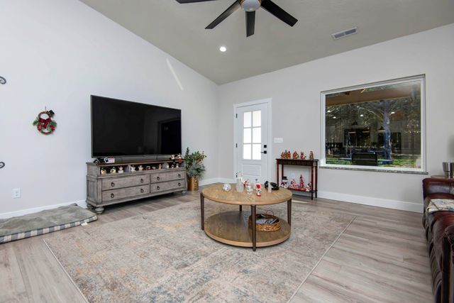 9751 N Farm Road 205, Fair Grove, MO 65648