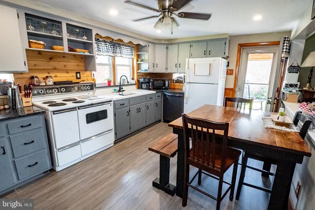 630 MONTGOMERY AVE, Boyertown, PA 19512