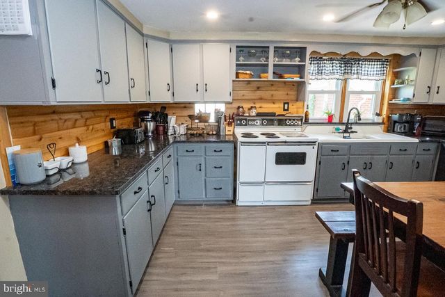 630 MONTGOMERY AVE, Boyertown, PA 19512
