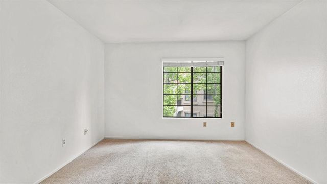 10684 Dabney Drive 106, San Diego, CA 92126