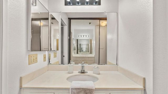 10684 Dabney Drive 106, San Diego, CA 92126