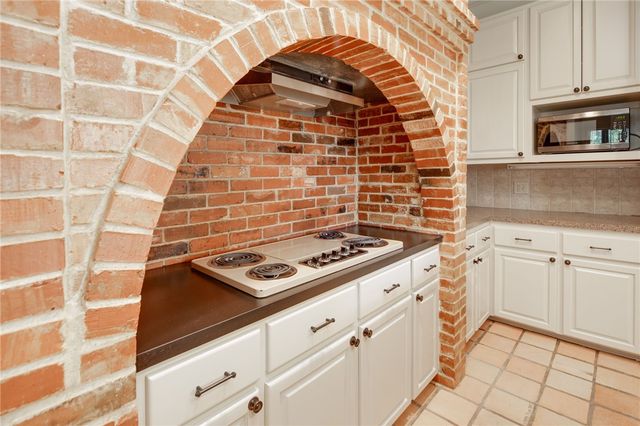 2302 East Briargate Drive, Bryan, TX 77802