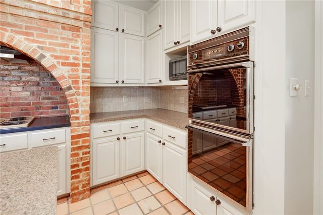 2302 East Briargate Drive, Bryan, TX 77802