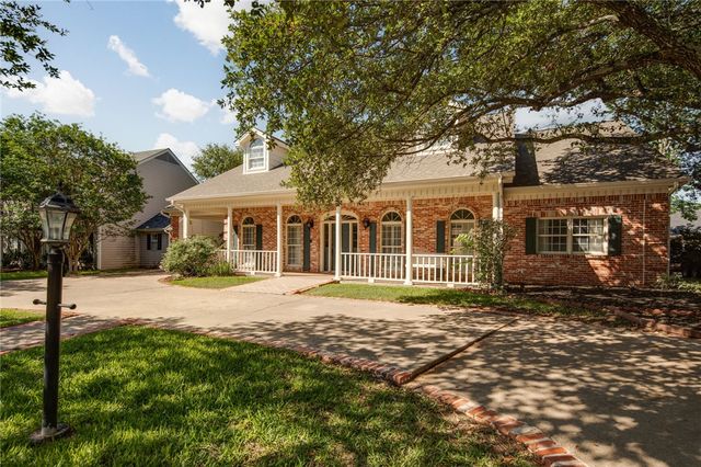 2302 East Briargate Drive, Bryan, TX 77802